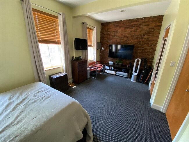 Building Photo - 113 W Dedham St