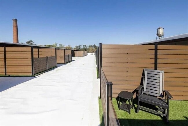 Building Photo - 200 Barrett St