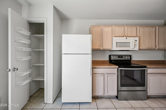 Building Photo - 3057 W Lucia Dr