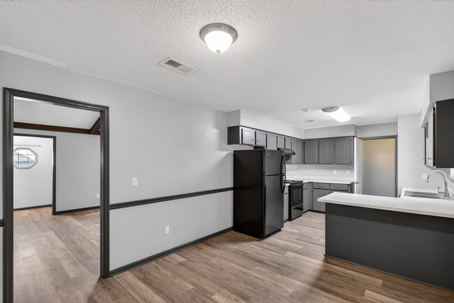 Building Photo - 314 Nottingham Way