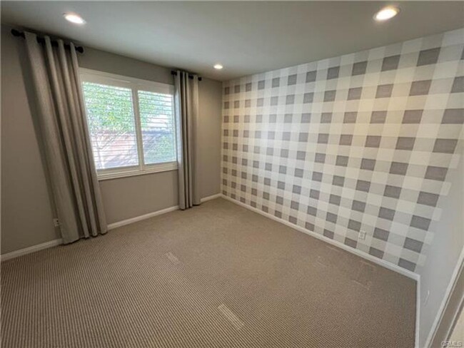 Building Photo - Welcome to this exceptional single-story 4-bedroom, 4-bathroom home!