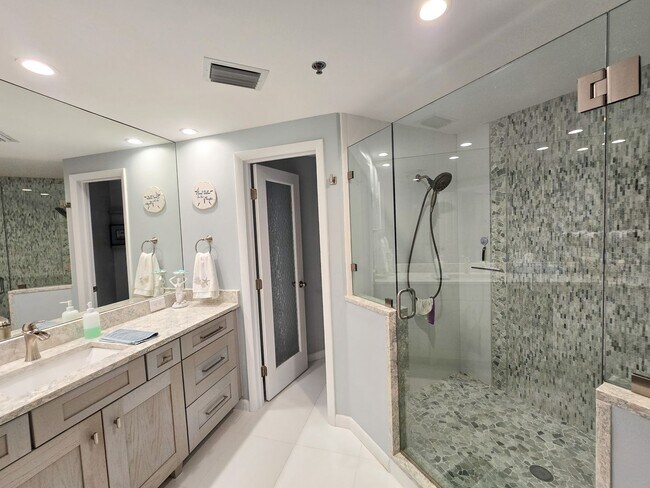 Building Photo - Paradise Found! 13th Floor Condo 3/2