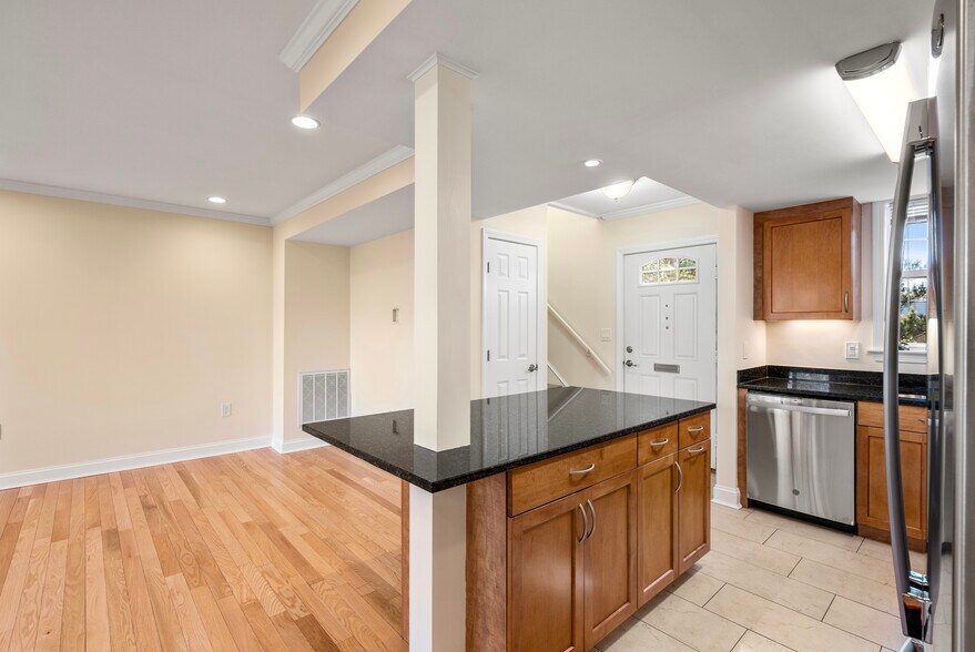 Building Photo - 118 Independence Dr