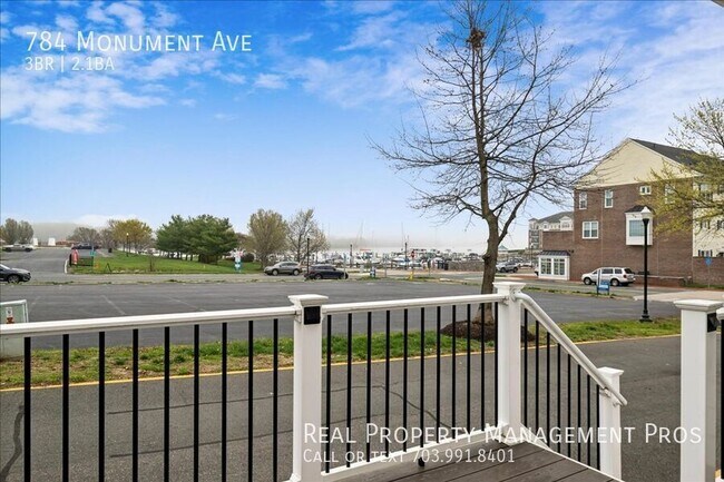 Building Photo - 784 Monument Ave