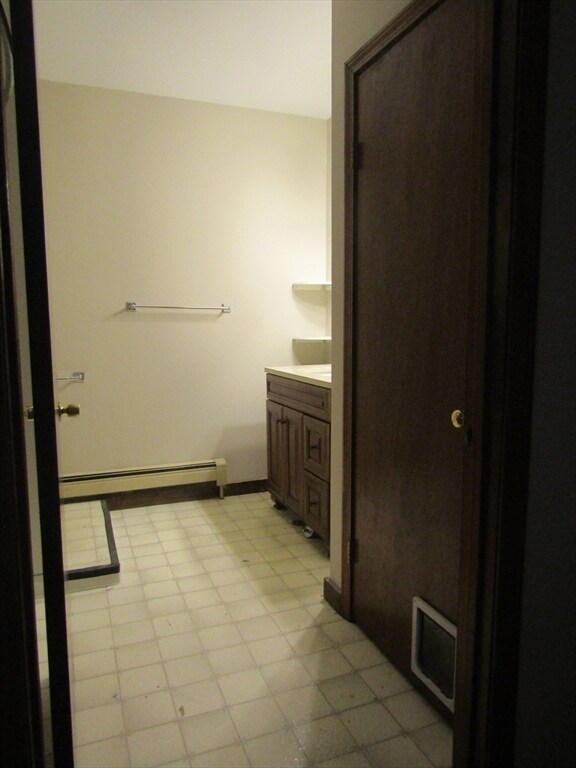 Building Photo - 23 Maple St