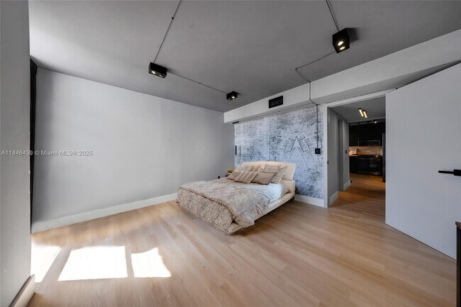 Building Photo - 13499 Biscayne Blvd