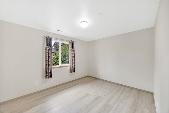 Building Photo - NO SHOWINGS AT THIS TIME~ 5 Bedrooms ( one brm is on main floor) and 4 bathrooms (2 are on main f...