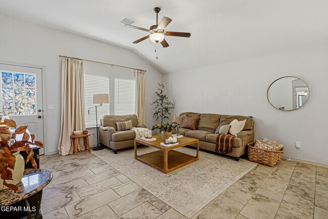 Building Photo - 14905 Tierra Escape Ave