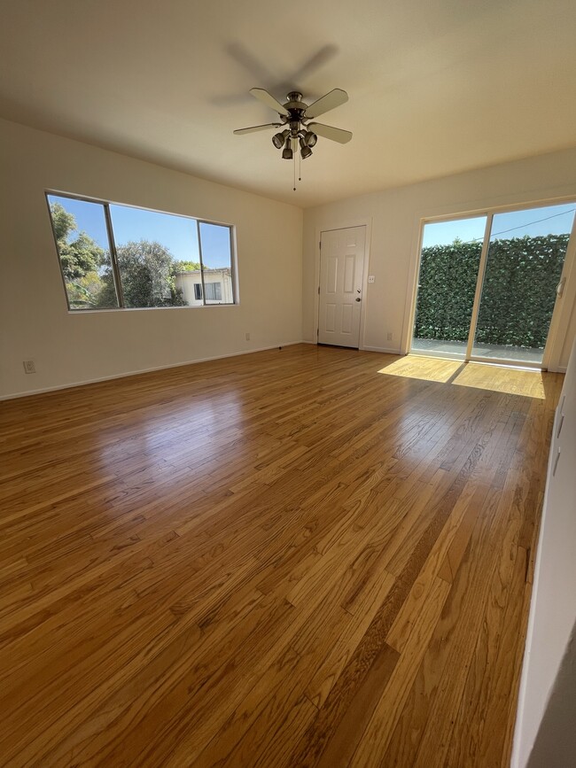 Entry/Living Room - 1234 17th St