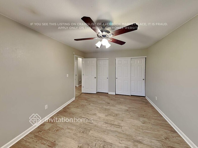 Building Photo - 16725 E Napa Dr