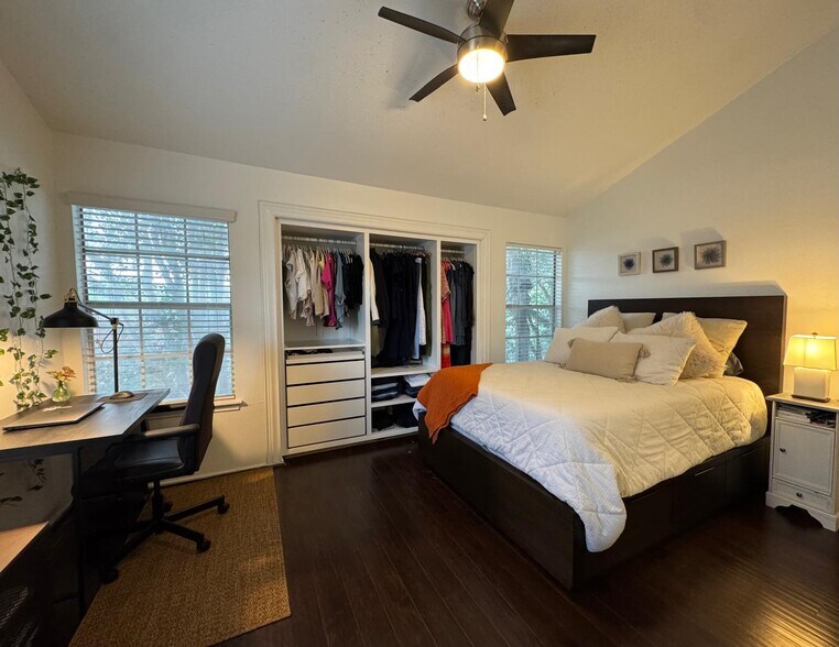 Building Photo - 22 Cross Cyn