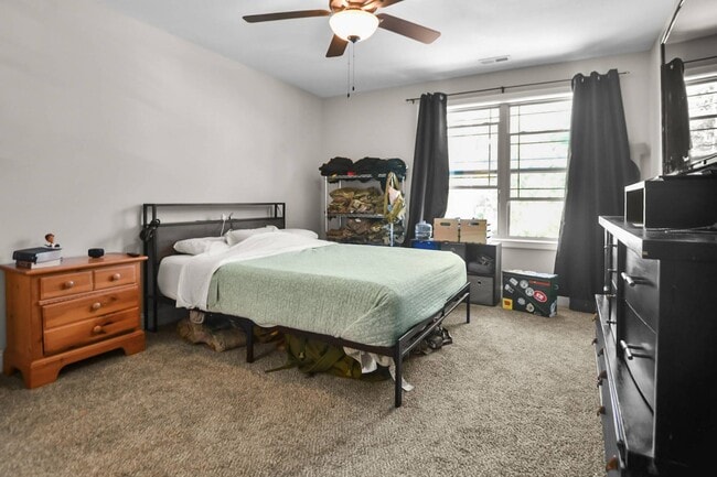 Building Photo - Pet Friendly Two Bedroom!