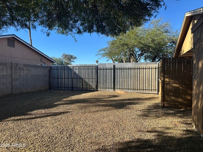 Building Photo - 4109 E Winchcomb Dr