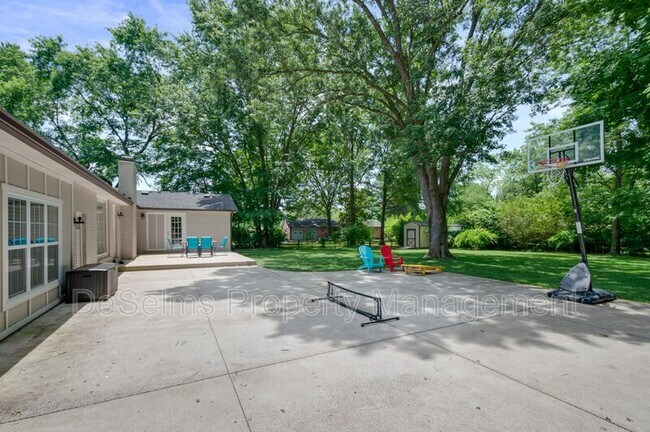 Building Photo - 819 Chrisman Dr