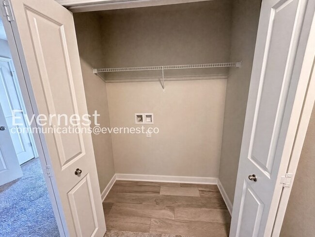 Building Photo - 3-Bed, 2.5-Bath Home/Voucher Accepted / Available Now!