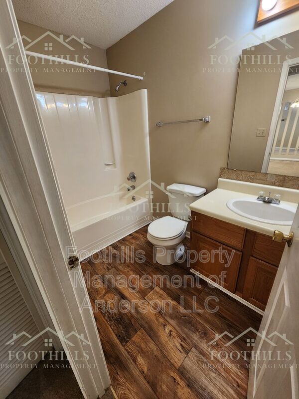 Building Photo - 1911 Northlake Dr