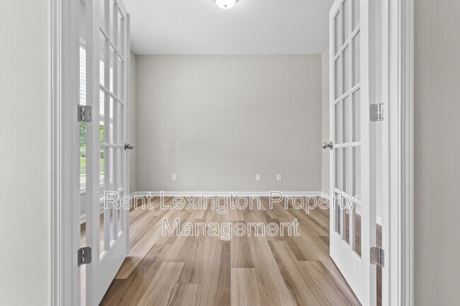 Building Photo - 220 Little Leaf Dr