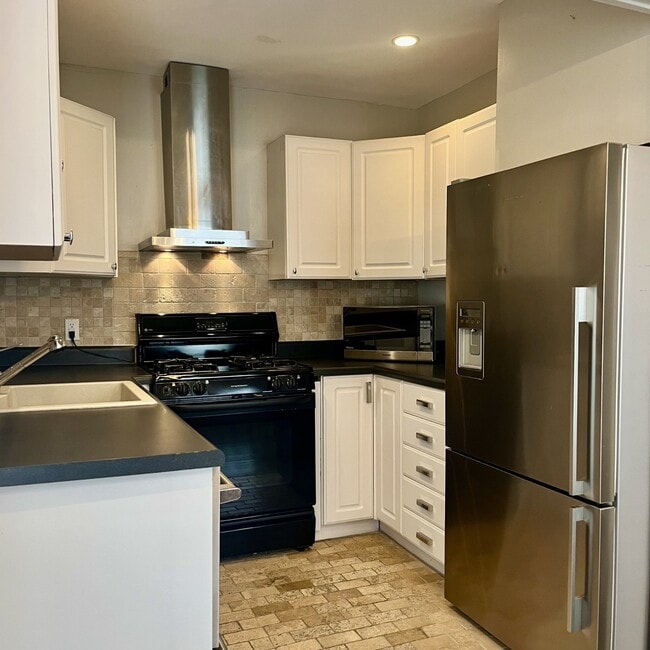 Building Photo - 2015 South Blvd