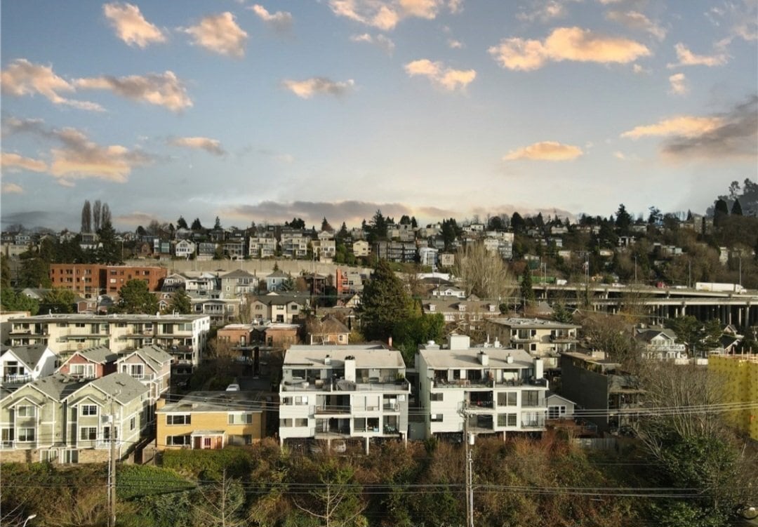 Building Photo - 2017 Eastlake Ave E