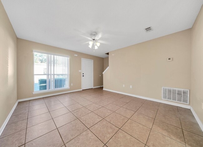 Building Photo - FWB Townhome