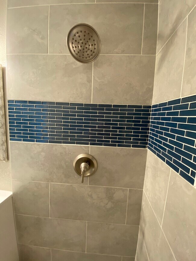 Building Photo - 200 E Freeman St