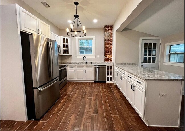 Building Photo - 209 S Fulton St