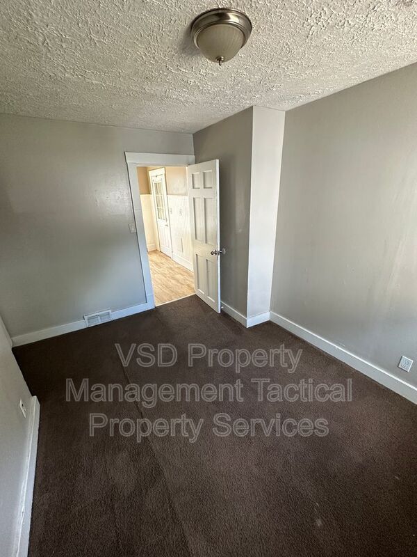 Building Photo - 4413 Woburn Ave