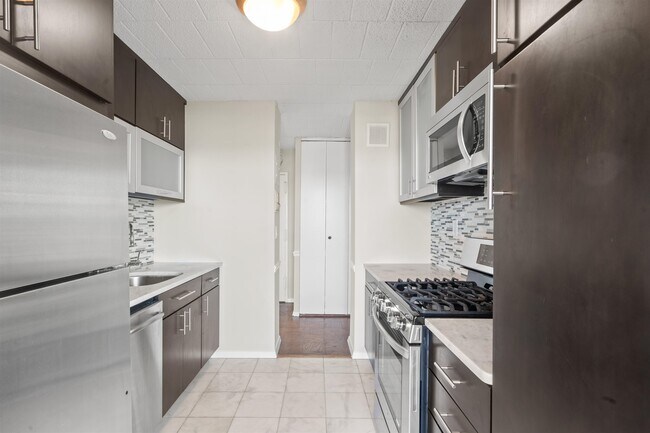 Building Photo - 9060 Palisade Ave
