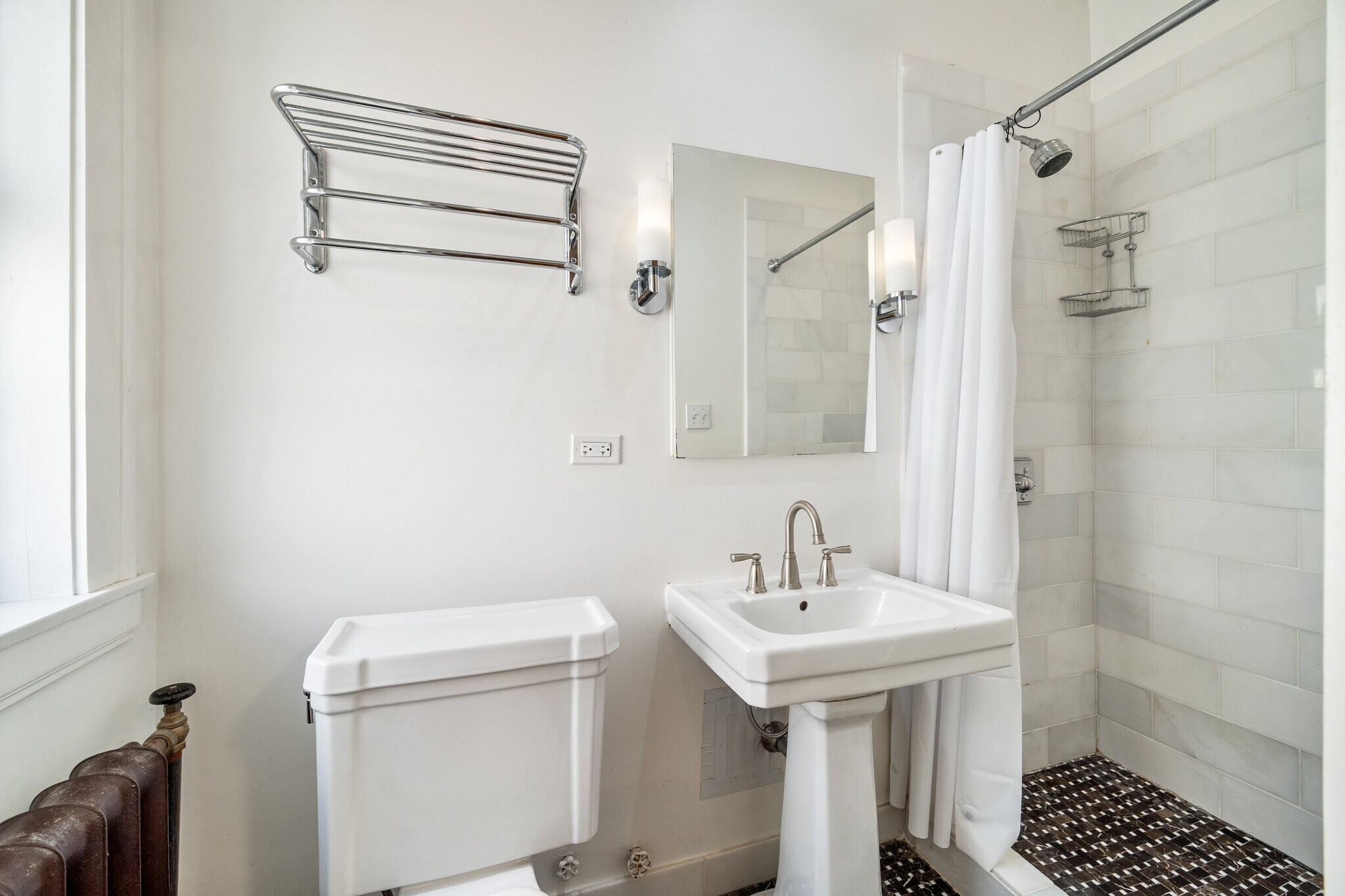 Building Photo - 721 Foster St