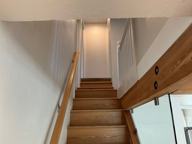 Building Photo - Beautiful 4 Bedroom 2 Bath Home in Old Tow...