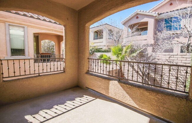 Building Photo - 3 BEDROOM SPACIOUS HOME IN SUMMERLIN!