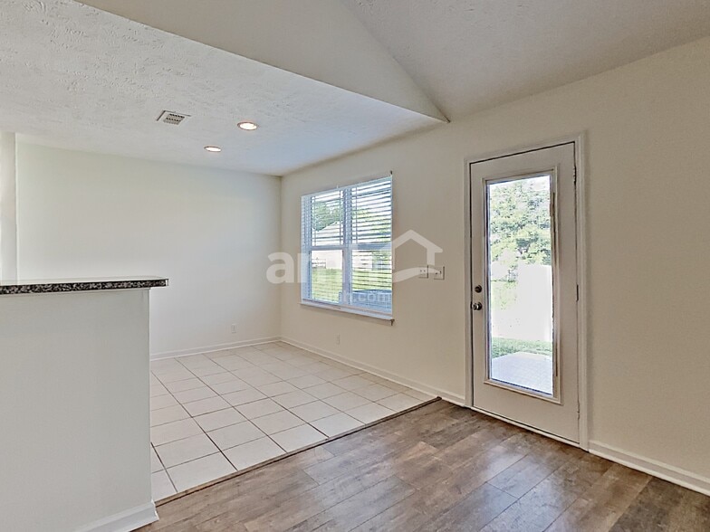 Building Photo - 1617 Ursuline Ln