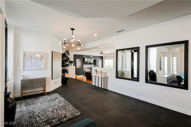 Building Photo - 2231 S Tioga Way