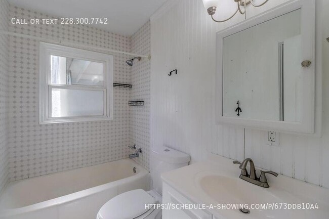 Building Photo - 1737 Ridgeway Dr