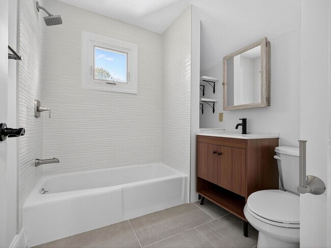 Building Photo - 469 Medford St