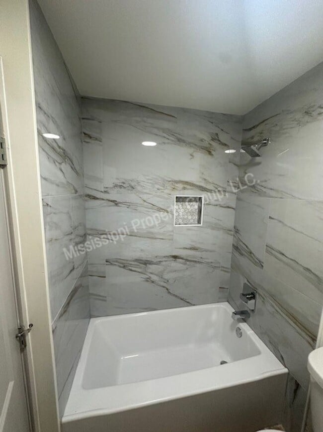 Building Photo - 3BR/3BA For Rent