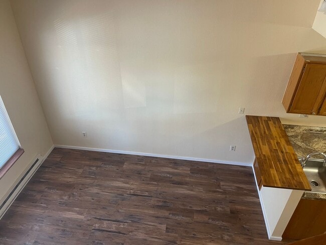 Building Photo - $1061 | 2BR/1BA | Cute Duplex in Fountain ...