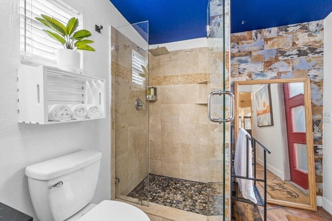 Building Photo - 1911 Parker Ave