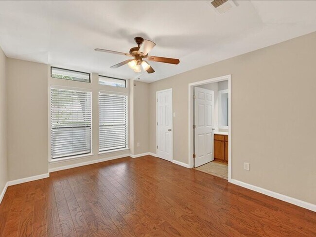 Building Photo - 2 bedroom 2bathroom Duplex Arlington 76017