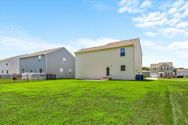 Building Photo - Welcome to your new home in beautiful Lewe...