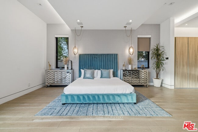 Building Photo - 5365 Vanalden Ave