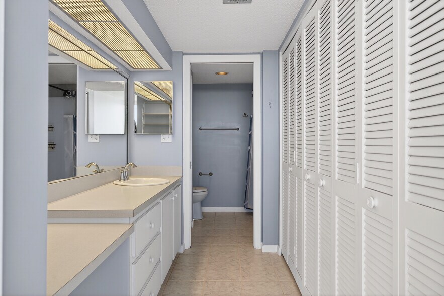 Master Bathroom - 500 Treasure Island Causeway