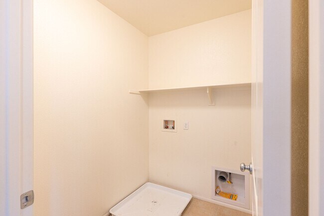 Building Photo - Beautifully Maintained 3 Bed, 2.5 Bath Home in Prime RiverPark Location