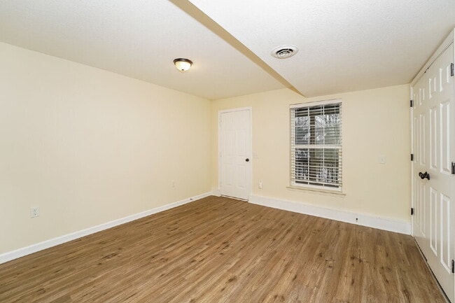 Building Photo - 39 Grandview Dr