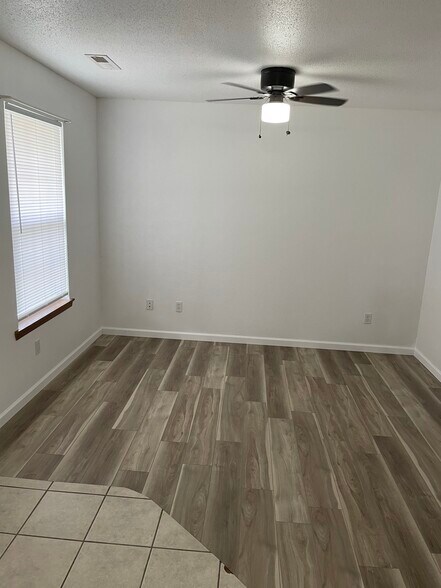 Building Photo - 510 N 5th St