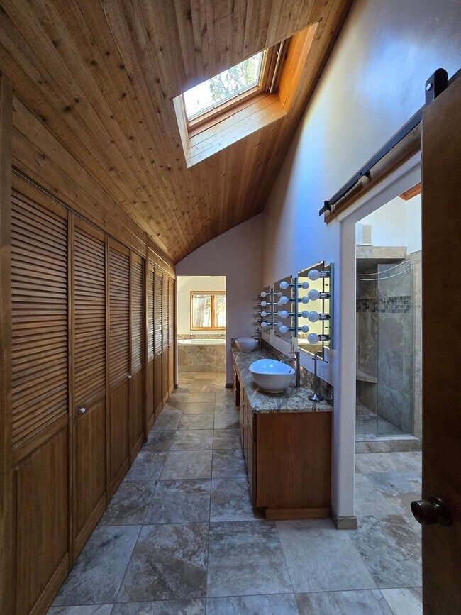 Building Photo - Live in Beautiful Tollgate and Minutes fro...