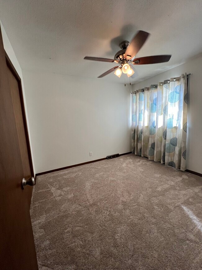 Building Photo - 3025 Parkwild Dr