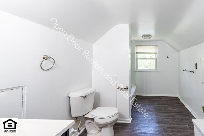 Building Photo - 3112 Thompson Ave