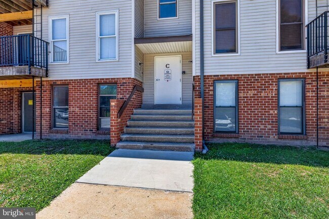 Building Photo - 1001 White Oak Rd