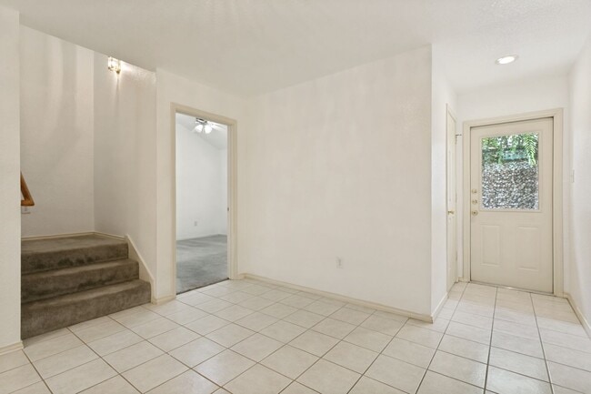 Building Photo - 2-BEDROOM, 2.5-BATHROOM DUPLEX/CONDOMINIUM IN TERRELL HEIGHTS
